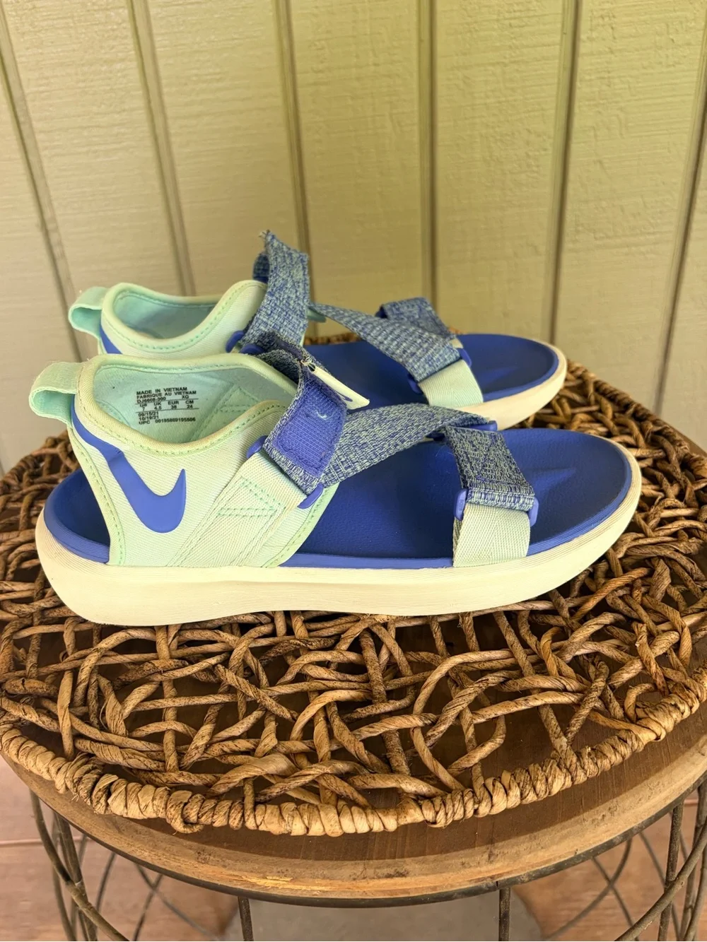 Nike Wmns Vista NA Sandals Mint Foam Cashmere DJ6608-300 Size 7 Blue Green